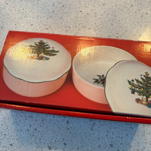 Nikko Christmastime Pair of Covered Bon Bon Dishes Trinket 4" VTG Tree Japan - Picture 5 of 6